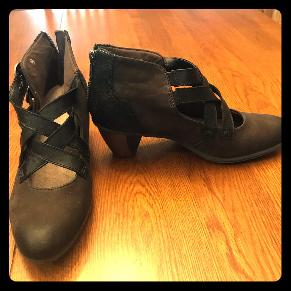 Earth brand leather shoes